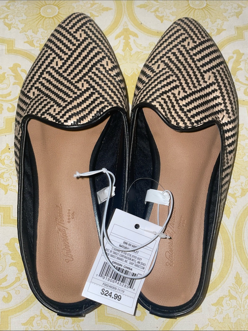 Universal Thread Woven Pattern Women's Flats - Black & Cream